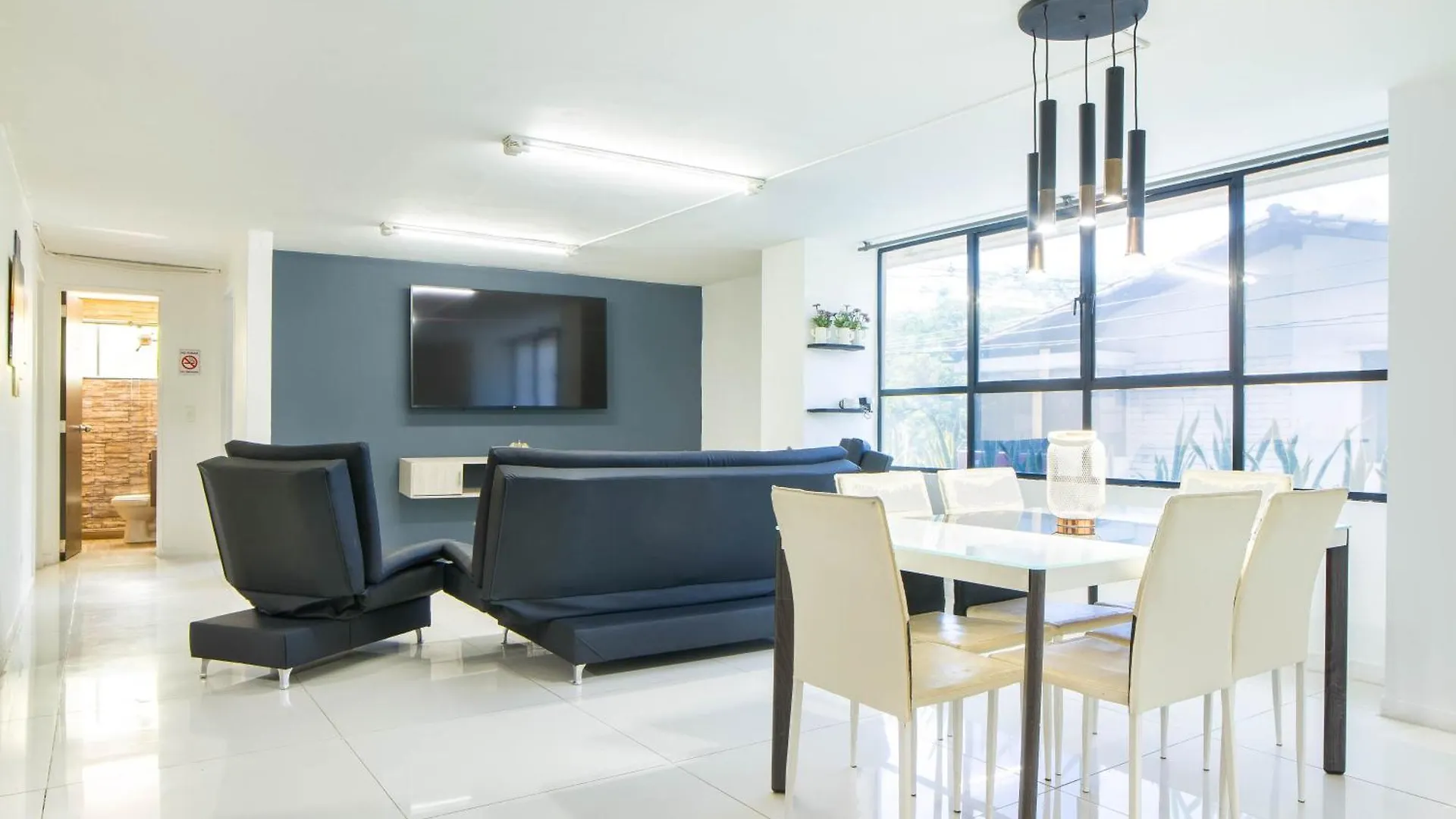 2 Bedroom Apartment - One Block From Lleras Park, P1 Medellín 0*,