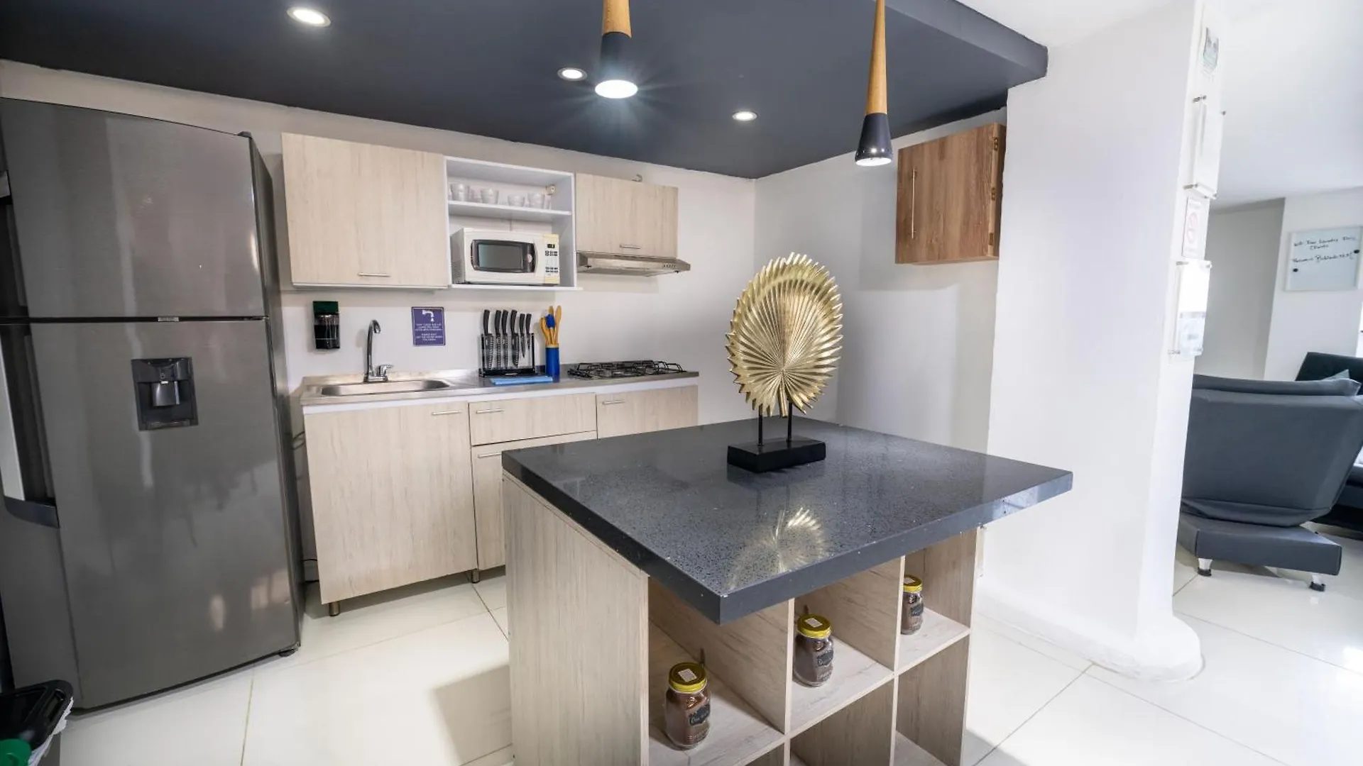 2 Bedroom Apartment - One Block From Lleras Park, P1 Medellín
