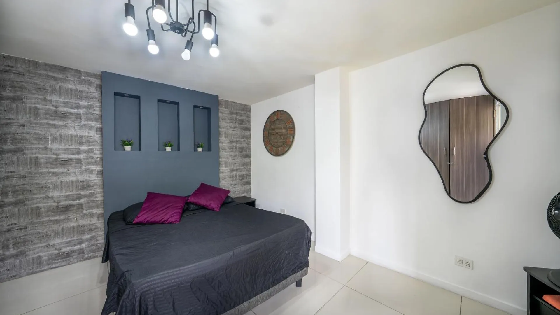 2 Bedroom Apartment - One Block From Lleras Park, P1 Medellín Colômbia