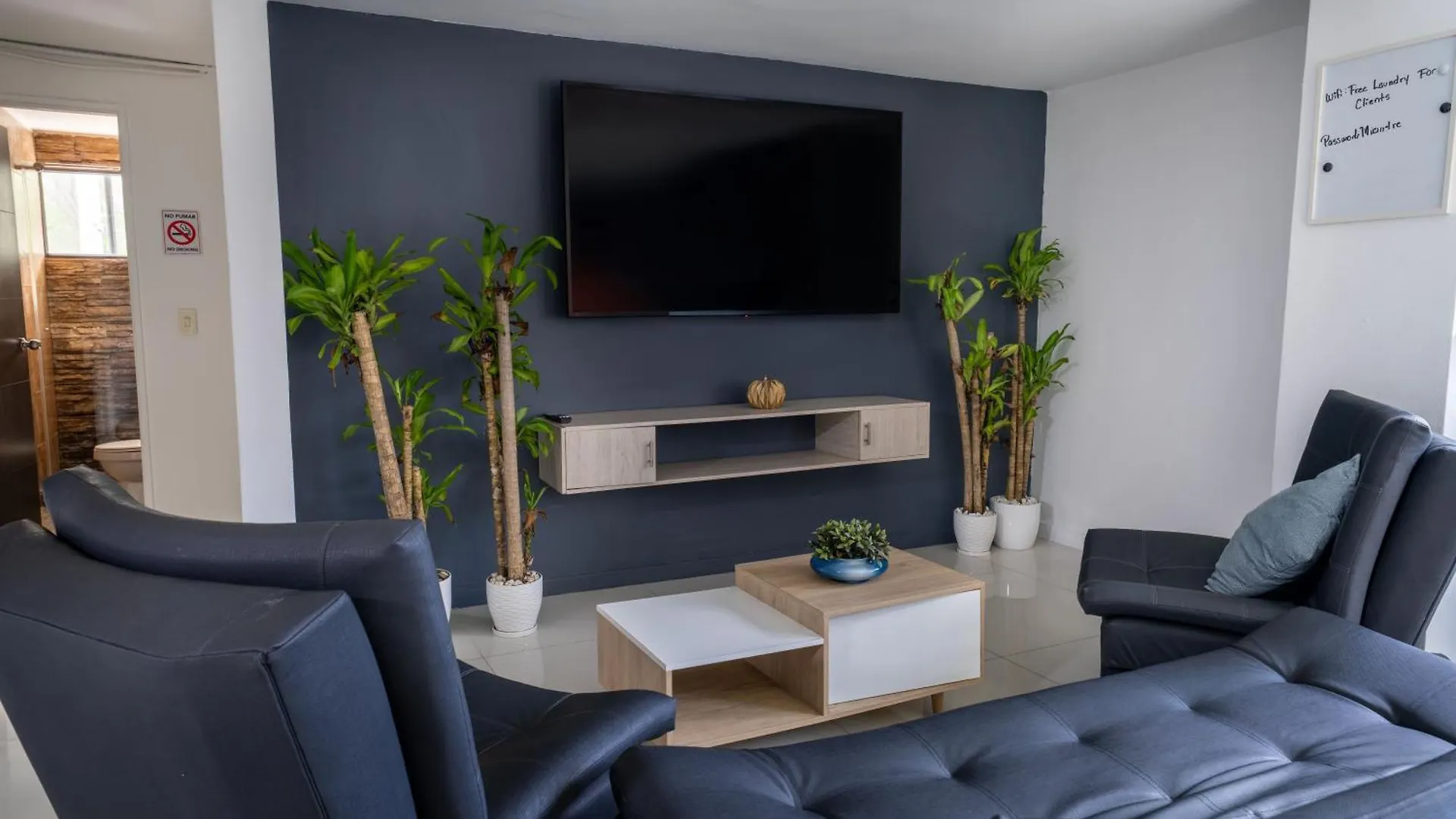 2 Bedroom Apartment - One Block From Lleras Park, P1 Medellín