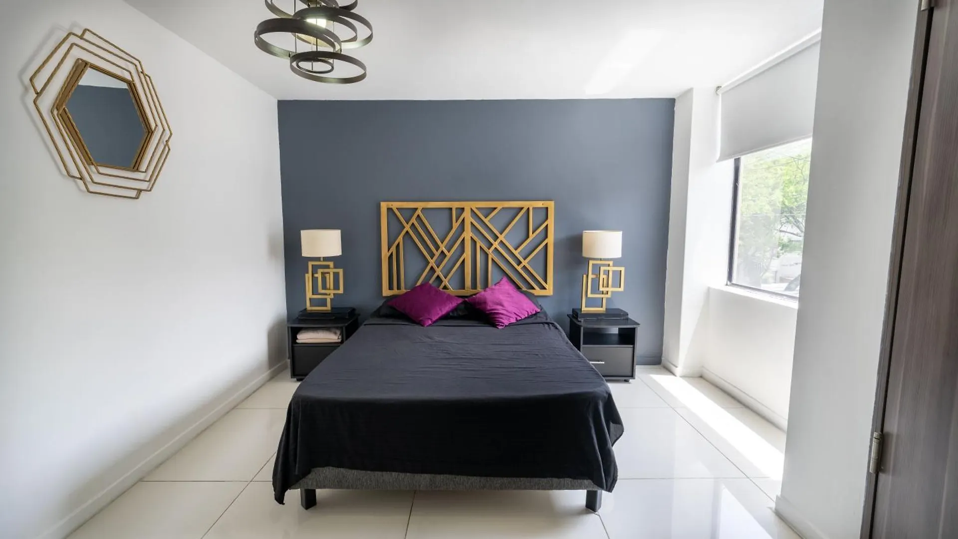 2 Bedroom Apartment - One Block From Lleras Park, P1 Medellín
