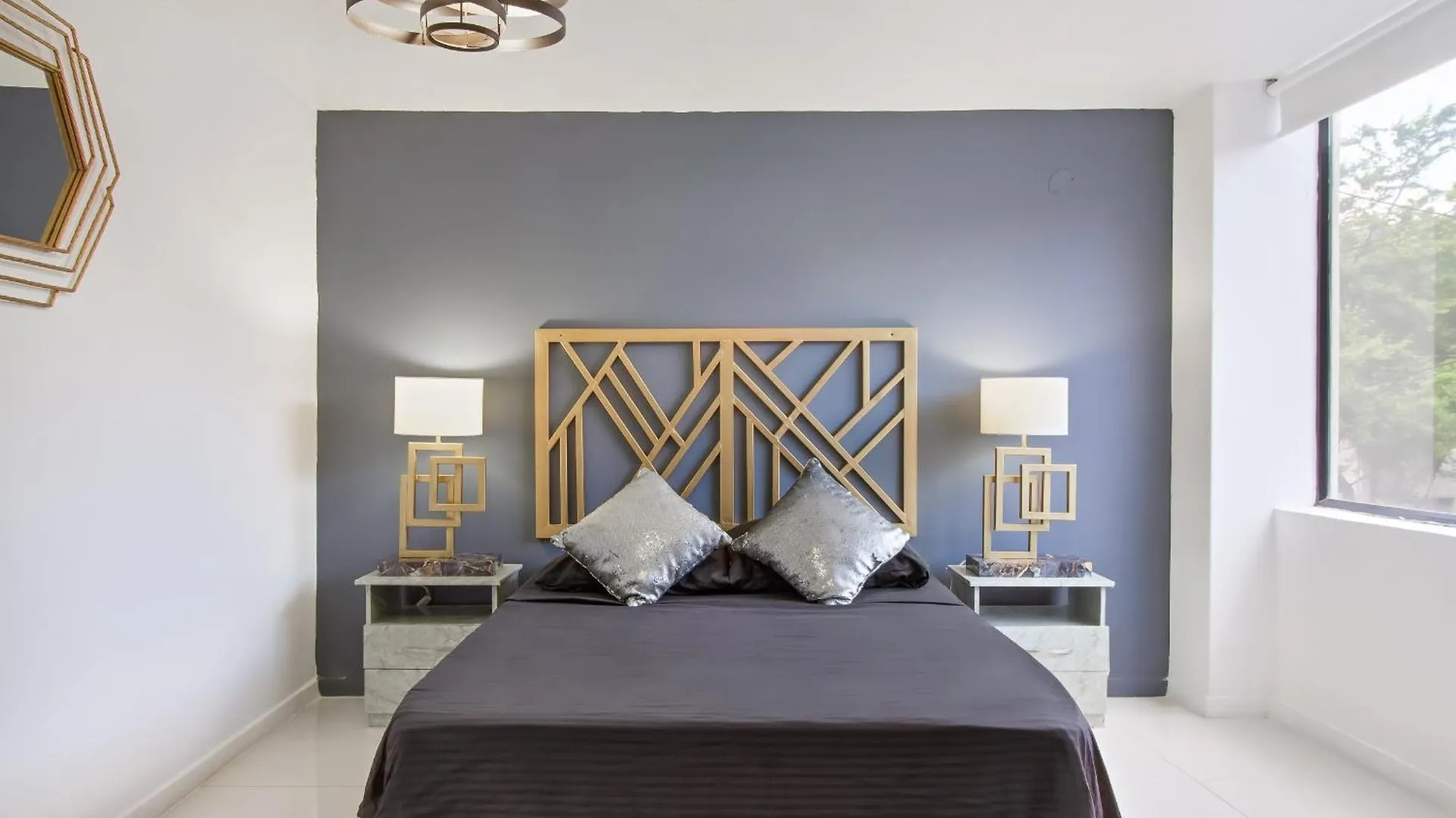 2 Bedroom Apartment - One Block From Lleras Park, P1 Medellín Colombia